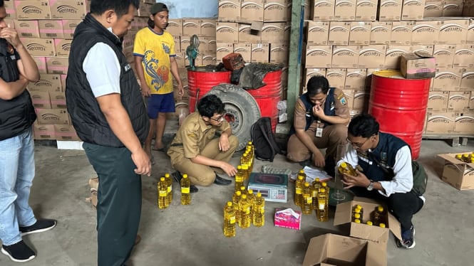 Tim Satgas Pangan Jateng cek Minyakita di beberapa lokasi Jawa Tengah.