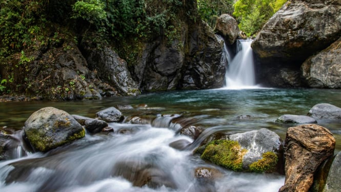 Keindahan alam air terjun.