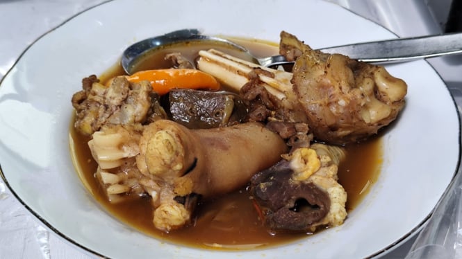Tengkleng kambing khas Solo.