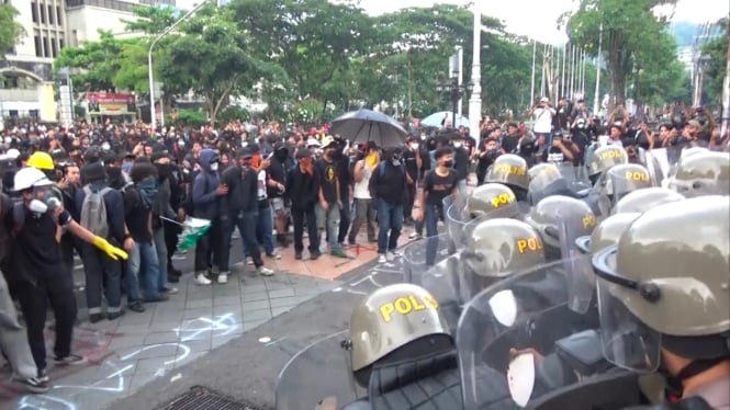 Demo hari Buruh yang rusuh di Semarang.