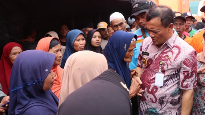Gubernur Jateng tengok pengungsi tanah bergerak Brebes.