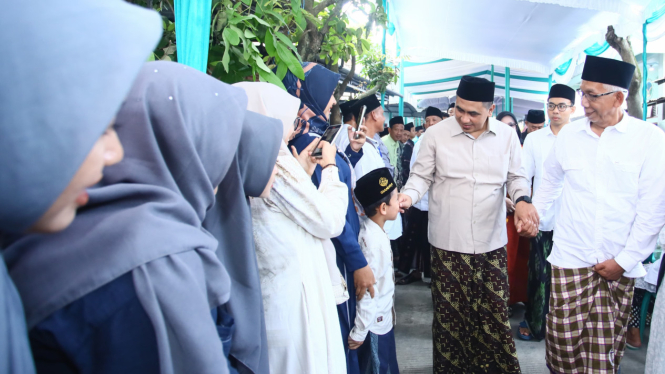 Gus Yasin saat acara Haflah Khotmil Qur'an di Kendal.
