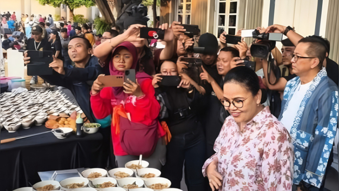 Hari Jadi Semarang gelar makan soto gratis dalam Soto Vaganza.