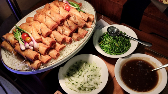 Lumpia, kuliner lezat khas Semarang.