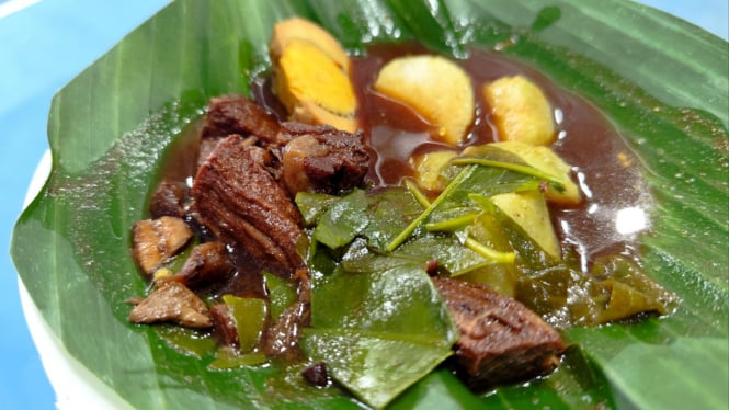 Nasi pindang daging sapi.
