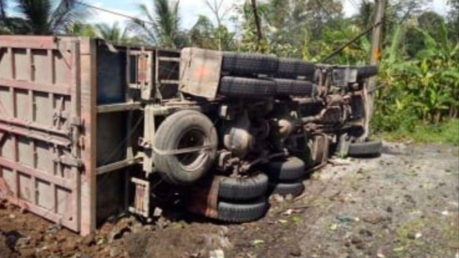 Truk yang hantam rombongan ibu-ibu pengajian di Purworejo.