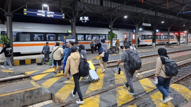 Suasana di Stasiun Kereta Api Semarang.