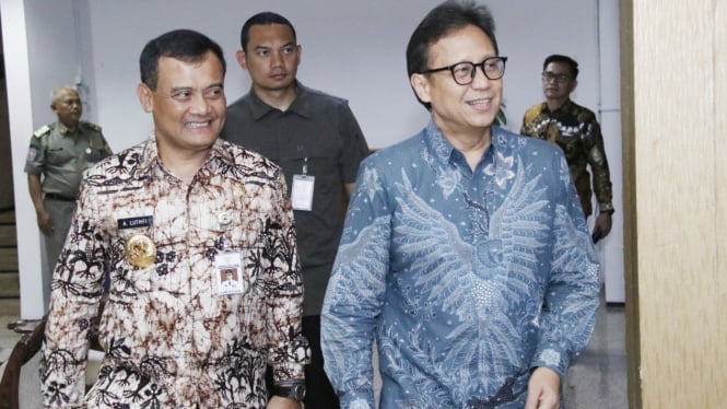 Menteri Kesehatan Budi Sadikin bersama Gubernur Jateng.