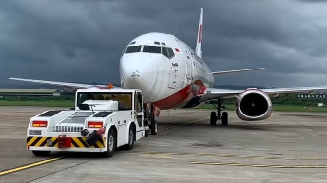 Aktivitas di Bandara Internasional Ahmad Yani Semarang.