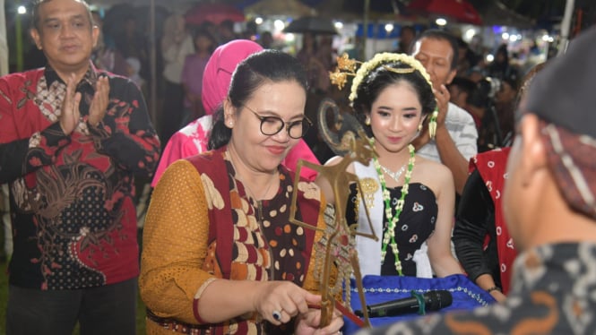 Wali Kota Semarang Agustina buka Apitan di Banyumanik.