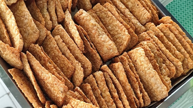 Tempe goreng kemripik khas Jawa Tengah.