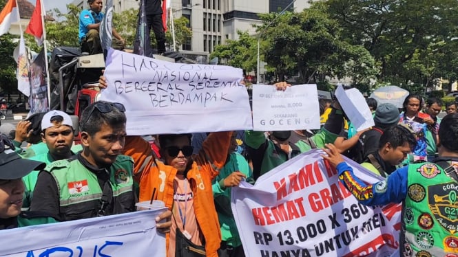 Demo ojek online di Kota Semarang.