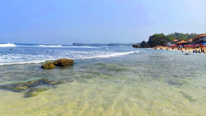 Pantai Indrayanti Gunungkidul Yogyakarta.