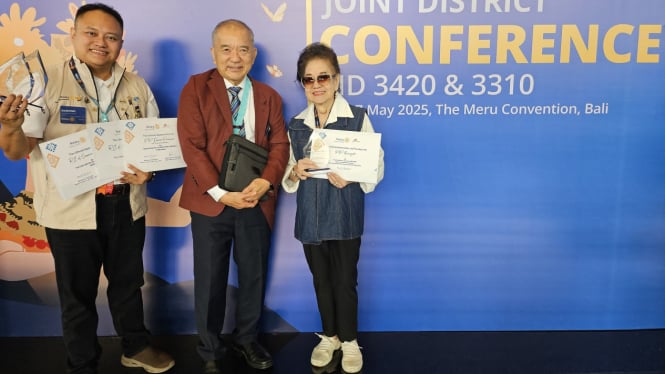 Rotary Club Semarang Bimasena raih penghargaan di Bali.