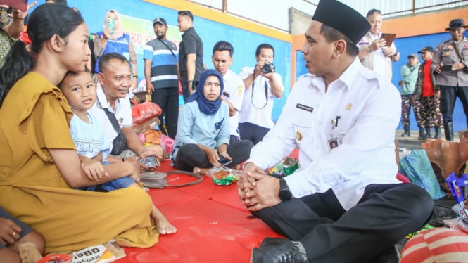Wagub Jateng Taj Yasin tinjau pengungsi banjir Grobogan.