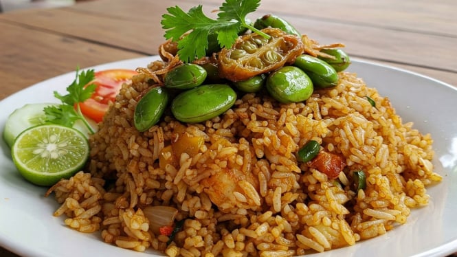 Nasi goreng pete pedas.