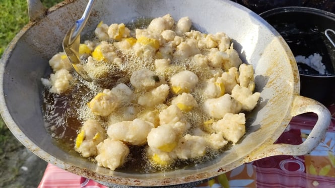Tahu pletok khas Tegal yang kriuk.