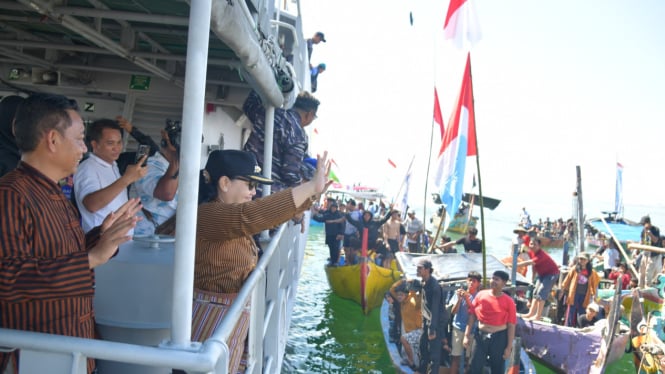 Agustina Wali Kota Semarang hadiri sedekah laut.