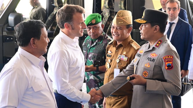 Ahmad Luthfi bertemu Presiden Prancis di Borobudur.