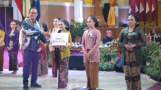 Entin Solichah asal Yogyakarta juara Sinden Idol UNNES 2025.