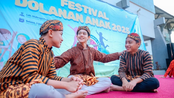 Festival Dolanan Anak UNNES Semarang.