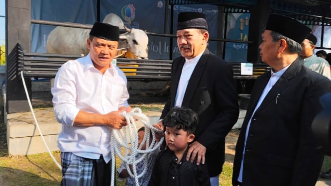 Gubernur Jateng Ahmad Luthfi serahkan hewan kurban di MAJT.