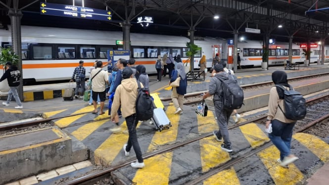 Naik kereta api KA Banyubiru kini hanya 28 ribu rupiah.
