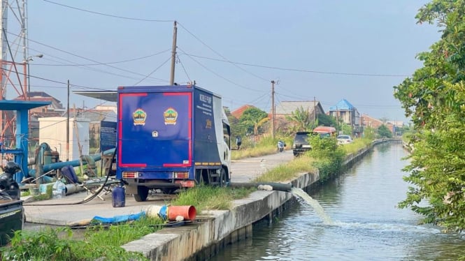 Pemprov Jateng tambah pompa atasi rob Demak.