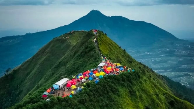 Gunung Andong, meski gunung bocil tapi bikin gemas pendaki.