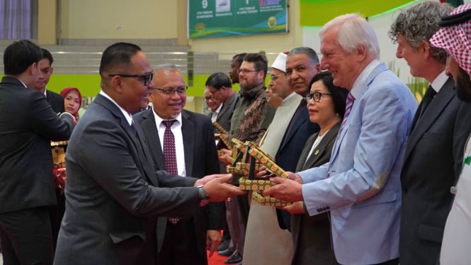 FH Unissula menggelar Konferensi Internasional lintas benua.