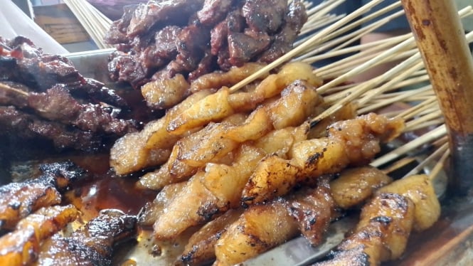 Sate sapi kronyos, kuliner﻿ khas Kendal.