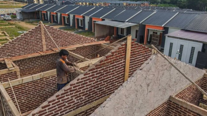 Pembangunan rumah bersubsidi untuk rakyat.