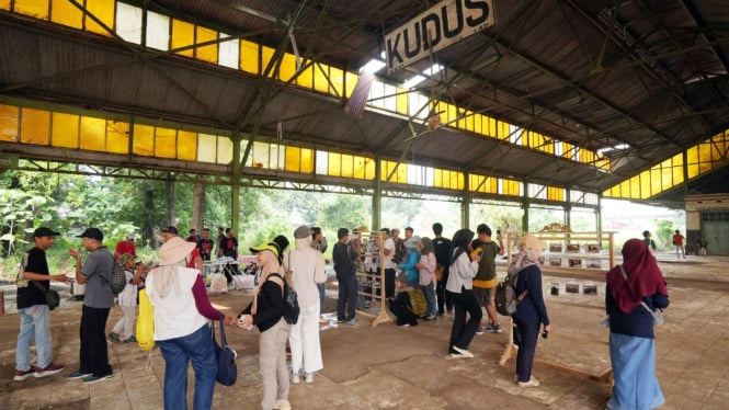 Menelusuri jejak sejarah kereta api di Stasiun Kudus.