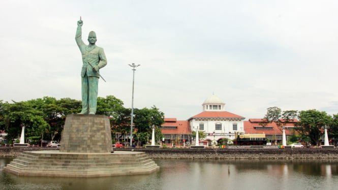 Stasiun Semarang Tawang di kawasan Heritage Kota Lama.