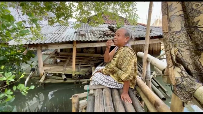 Warga Sayung Demak berharap tanggul laut bisa atasi rob.