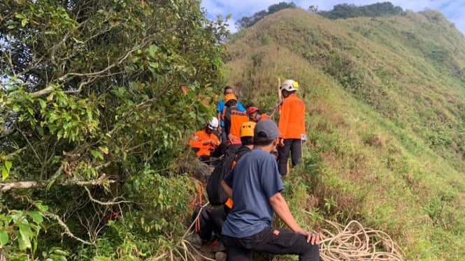 Pendaki cewek jatuh ke jurang Gunung Muria.