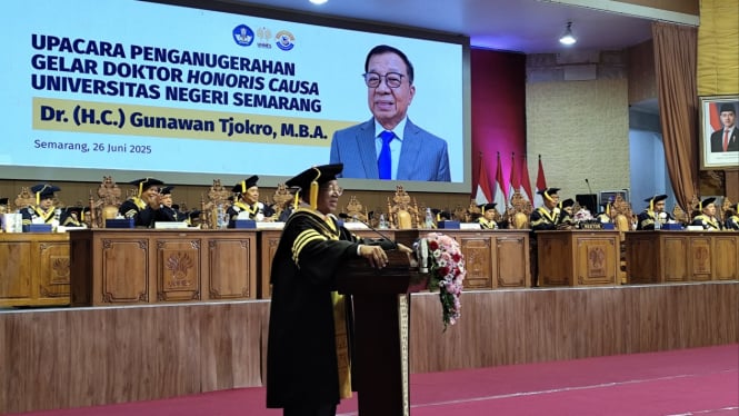 Gunawan Tjokro terima anugerah Doktor Kehormatan UNNES.