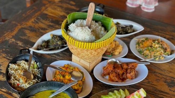 Kuliner di Kampoeng Rawa Ambarawa.