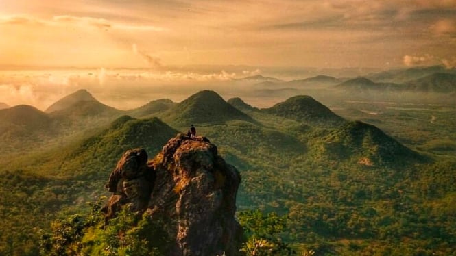 Keindahan alam di Bukit Secokro Wonogiri yang berhawa dingin.