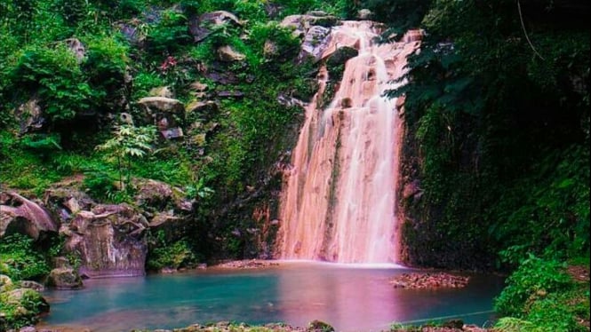 Air terjun Curug Klenting Kuning Sumowono.