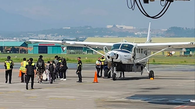 Penerbangan perdana Susi Air Semarang-Karimunjawa.