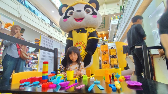M.R.D.I.Y menggelar Bazaar Inspirasi di Java Mall Semarang.