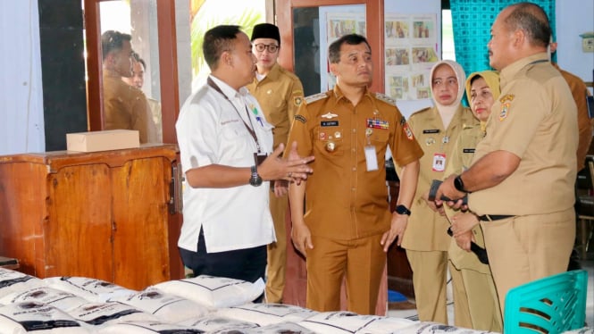 Gubernur Jateng cek bahan pokok penting.