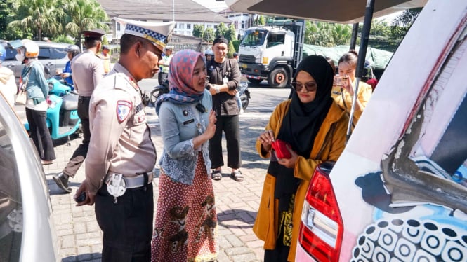 Suasana penertiban pajak kendaraan di Ungaran, Jateng.