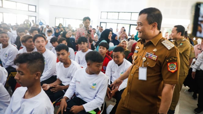 Gubernur Jateng tinjau Sekolah Rakyat di Solo.