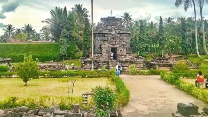Candi Ngawen, Magelang, Jawa Tengah.
