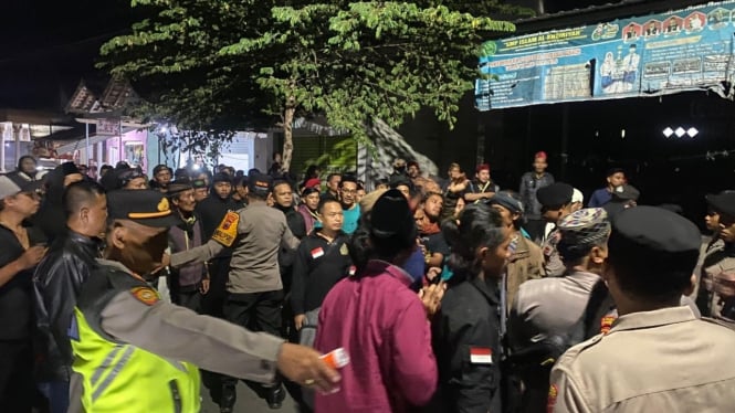 Suasana massa di pengajian Habieb Rizieq di Pemalang.