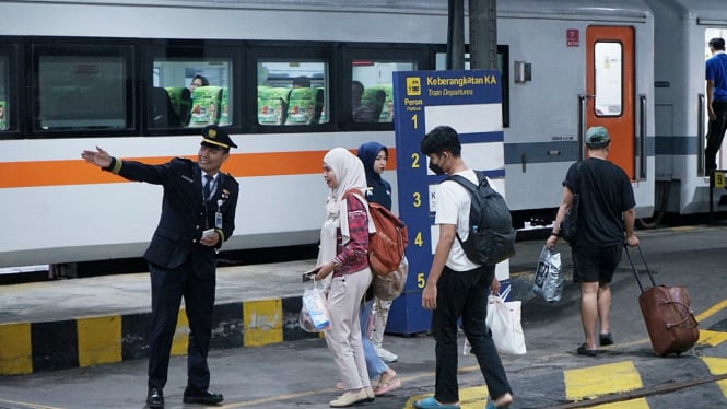 Liburan naik kereta api KA Kedungsepur Semarang-Purwodadi.