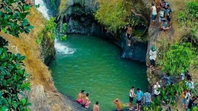 Curug Jeglong Kendal Jawa Tengah.