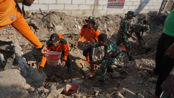 TMMD perbaiki saluran air di Surakarta.